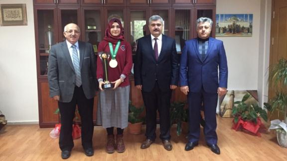 Kaynarca Kız Anadolu İmam Hatip Lisesi Öğrencimiz Dünya Şampiyonu oldu.