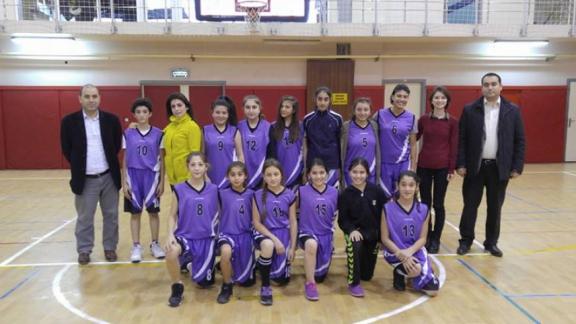 Basketbolda İlçe Şampiyonu Sultan Abdülhamit Han Ortaokulu Oldu.