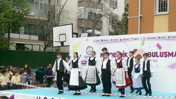 23 Nisan 12. Uluslararası Pendik Çocuk Festivali Kardeşlik Buluşması Orhan Sinan Hamzaoğlu Ortaokulu´nda Gerçekleşti.