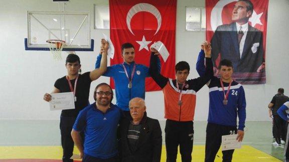 17-18 Yaş Gençler Türkiye Güreş Şampiyonasında Büyük Başarı