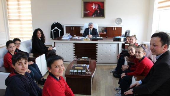 Pendik Mehmet Akif Ersoy Ortaokulu Öğrencilerinden İlçe Milli Eğitim Müdürümüz Sn. Aytekin Yılmaz´a Ziyaret