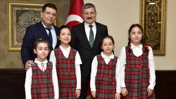 Atatürk ilkokulu Öğrencilerimiz Pendik Belediyesi Başkanlık Koltuğunu Devraldı.