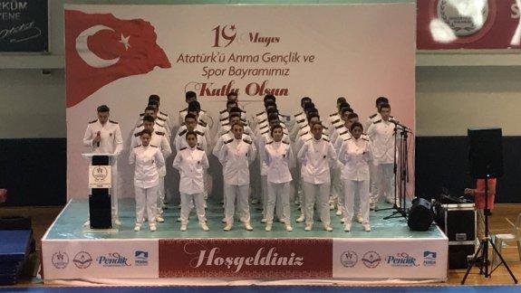 19 Mayıs Atatürkü Anma, Gençlik ve Spor Bayramı Kutlama Programı Kurtköy Spor Salonunda Gerçekleşti.
