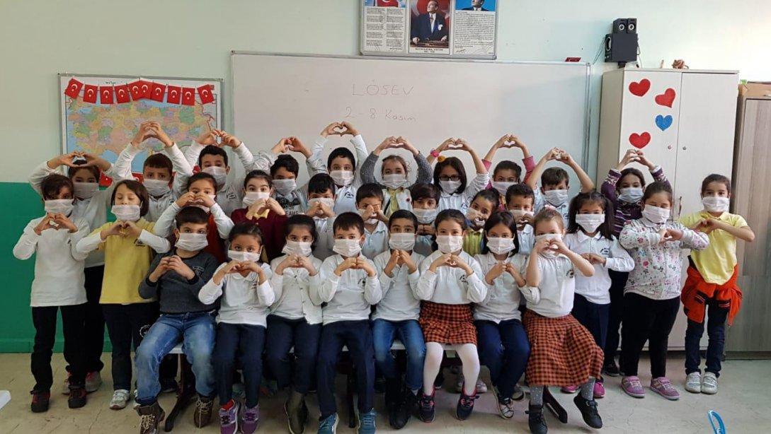 Milli Eğitim Vakfı İlkokulu öğrencileri Lösemili Çocuklar için Farkındalık Etkinliği Düzenledi.