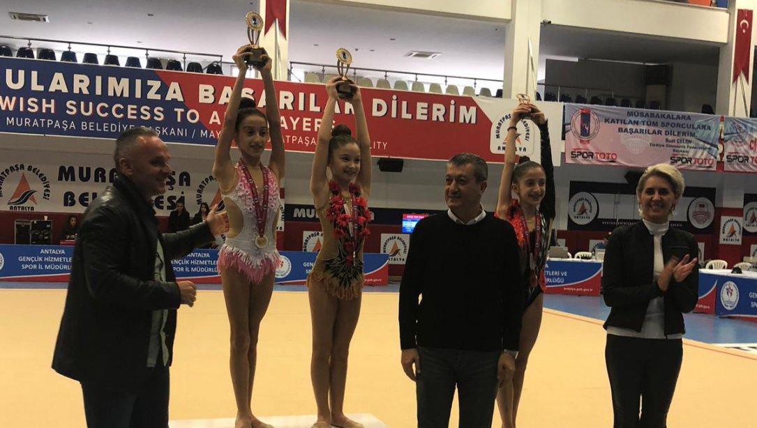 Öğrencimiz Hatice Gökçe Emir Ritmik Cimnastik Küçükler Dostluk Kupasında Türkiye Şampiyonu