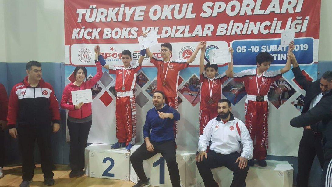 Öğrencimiz Harun Köz Türkiye Okul Sporları Kick Boks Yıldızlar müsabakalarında Türkiye İkincisi 