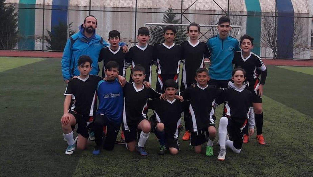 Adil Erdem Bayazıt Ortaokulu Futbol Takımı Okul Sporları Yıldızlar Futbol Türkiye Şampiyonasına Katılmaya Hak Kazandı.