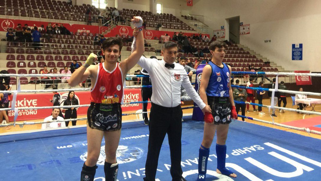 Öğrencilerimiz Enes Koz ve Alican Çavdar İstanbul Okullar Arası Muay Thai Şampiyonasında İstanbul Birincisi