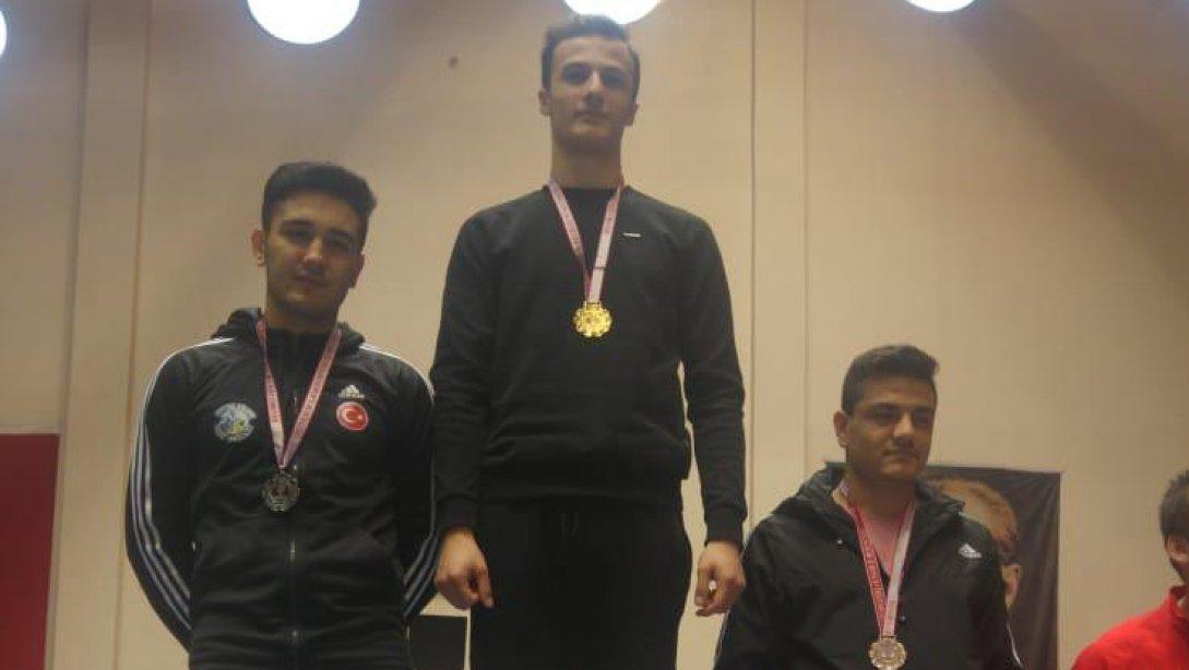 Öğrencimiz Batuhan Var İstanbul Okullar Arası Muay Thai Şampiyonasında İstanbul Birincisi