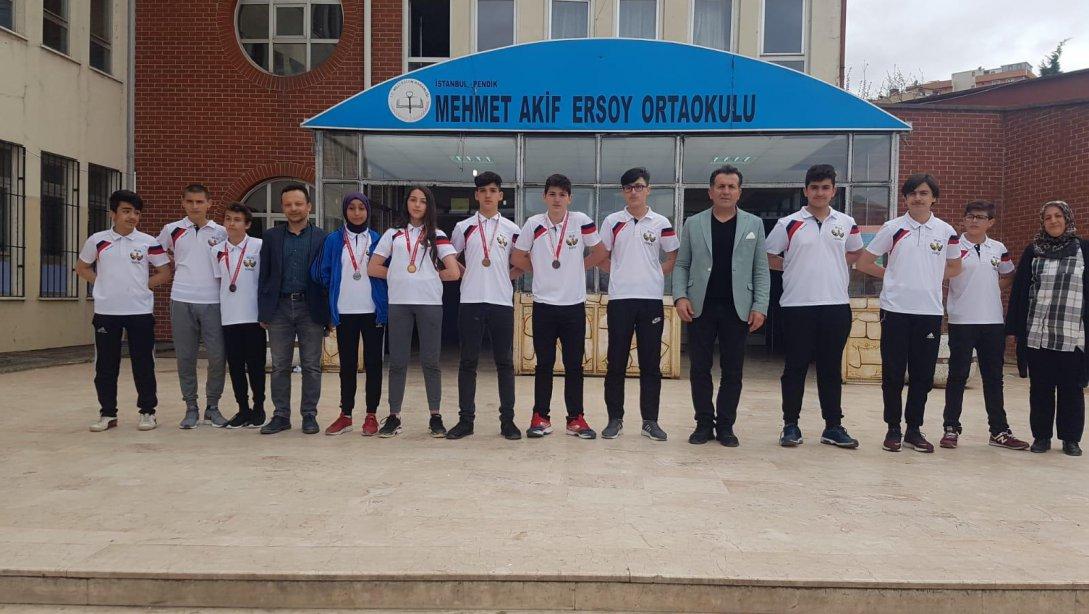İlçemiz Mehmet Akif Ersoy Ortaokulu Öğrencilerinden Bilek Güreşinde Büyük Başarı