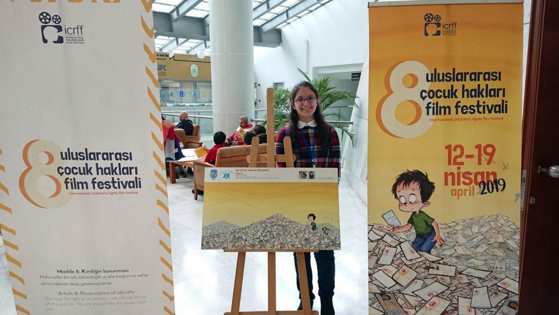 Öğrencimiz Naz Peri İrem Kurt 8. Uluslararası Çocuk Hakları Film Festivali Kapsamında Düzenlenen Resim Yarışmasında Türkiye Birincisi