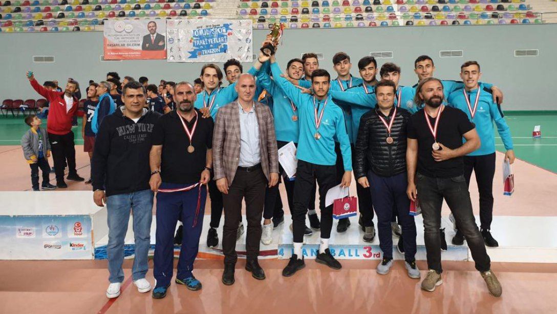 Pendik İTO Mesleki ve Teknik Anadolu Lisesi Futsal Takımı Türkiye Üçüncüsü