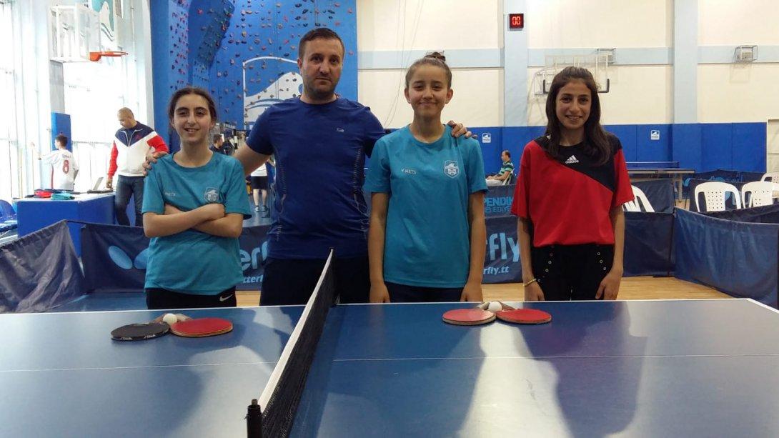 İlçemiz Ortaokullar Arası Düzenlenen Yıldız Kızlar Masa Tenisi Turnuvasında Fatma Gözen Eralp Ortaokulu Pendik Birincisi Oldu. 