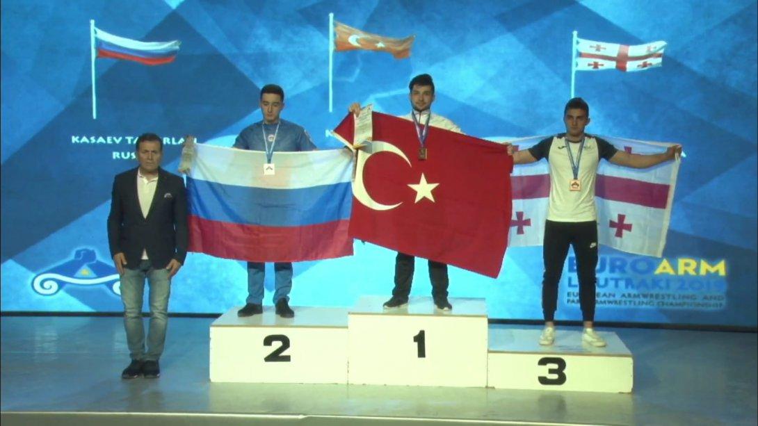 Milli Öğrencimiz Ali Karaçete EuroArm 2019 Avrupa Bilek Güreşi Şampiyonasında 75 kg'de Sol Kolda Avrupa Şampiyonu oldu.