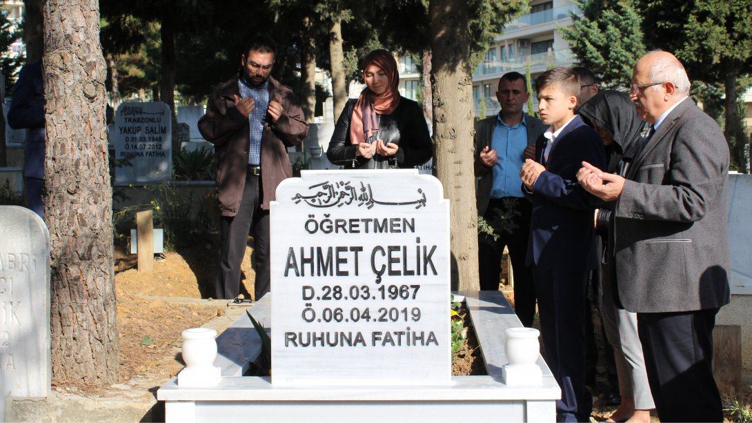 24 Kasım Öğretmenler Günü Haftası kapsamında Merhum Öğretmenimiz Ahmet Çelik'i Mezarı Başında Andık.