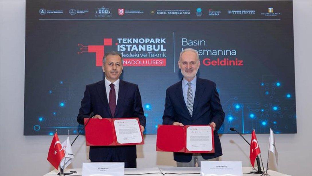 Teknopark İstanbul Mesleki ve Teknik Anadolu Lisesinin tanıtım toplantısı ve iş birliği protokolü imza töreni gerçekleşti.