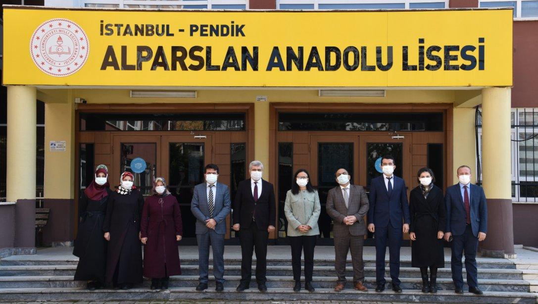 Pendik Kaymakamımız Sn. Dr. Hülya Kaya, Alparslan Anadolu Lisesini ziyaret etti.