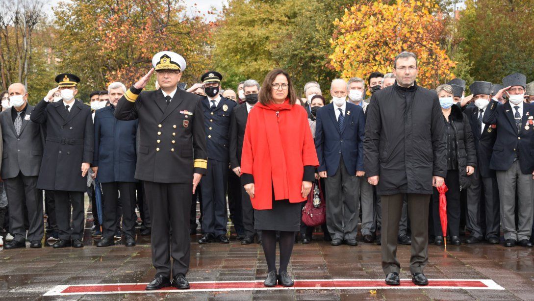 10 Kasım Atatürk´ü Anma Günü Çelenk Sunma Programı Pendik Sahil Atatürk Anıtı´nda Gerçekleştirildi.
