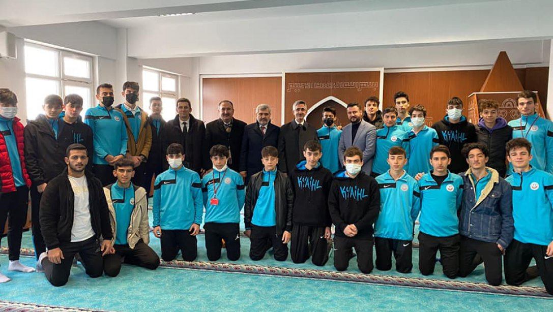 Din Öğretimi Genel Müdürümüz Sn. Nazif Yılmaz Spor Proje Okulumuz Koca Yusuf Anadolu İmam Hatip Lisesini ziyaret etti. 