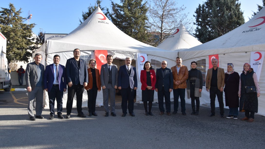 Pendik Kaymakamlığımız, İlçe Milli Eğitim Müdürlüğümüz ve Türk Kızılayı işbirliği ile ilçemizde düzenlenecek olan Kan Bağışı kampanyası başladı.
