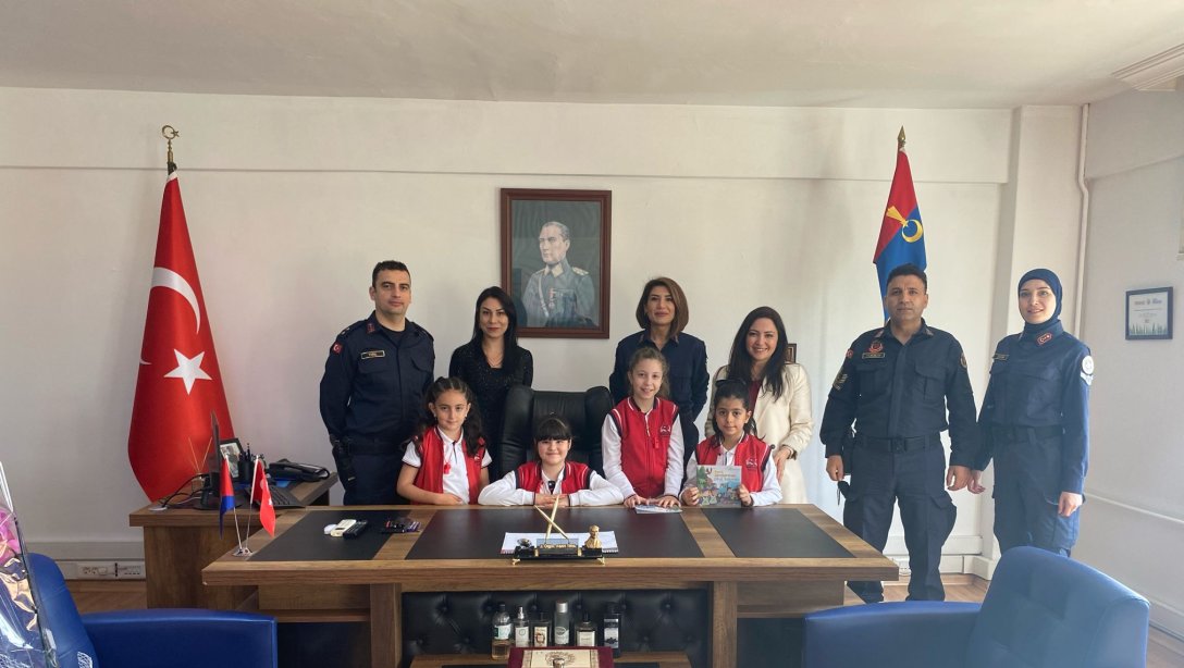 Semiha Kıraç İlkokulu öğrencileri Pendik İlçe Jandarma Komutanlığı makamını devraldı.