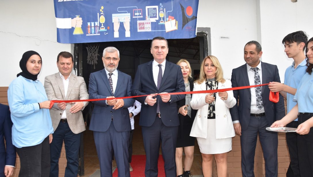 Hezarfen Mesleki ve Teknik Anadolu Lisesi Tübitak 4006 Bilim Fuarı Açılışı Yapıldı.