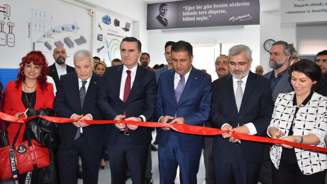 Pendik Borsa İstanbul Mesleki ve Teknik Anadolu Lisesi Aküder Batarya Teknolojileri Atölyesi açılışı gerçekleşti.