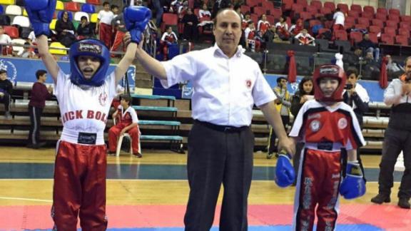 Ömer Nasuhi Bilmen İHO öğrencimiz Talha Kesici Kick Boks turnuvasında İstanbul Şampiyonu oldu.