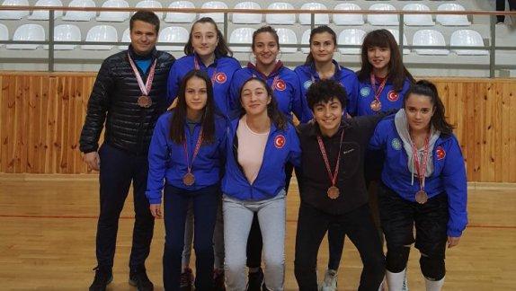 Pendik İTO Mesleki ve Teknik Anadolu Lisesi Futsal Kız Takımı Bölge Birincisi