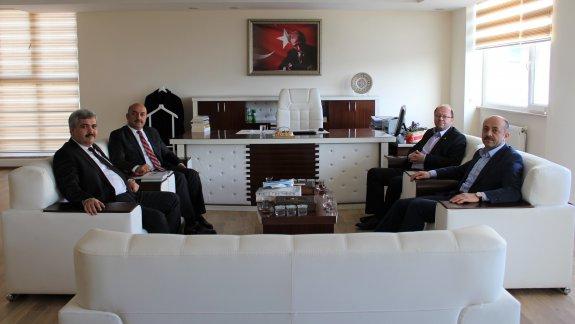 Deniz Feneri Derneği İstanbul Şubesi Başkanı Rasim Karagül İlçe Milli Eğitim Müdürümüz Sn. Aytekin Yılmaz´ı ziyaret etti.