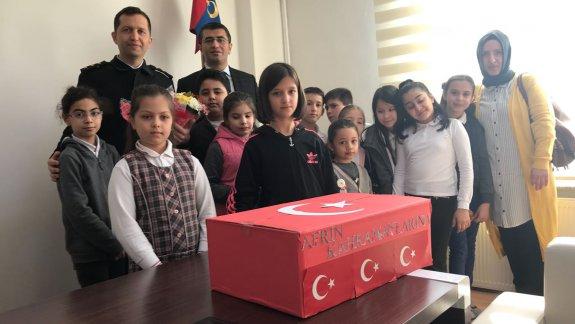 Mahir İz İlkokulu Öğrencilerinden Kahraman Mehmetçiğimize  Mektup