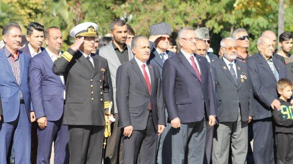 29 Ekim Cumhuriyet Bayramı Atatürk Anıtına Çelenk Sunulması ile Başladı.