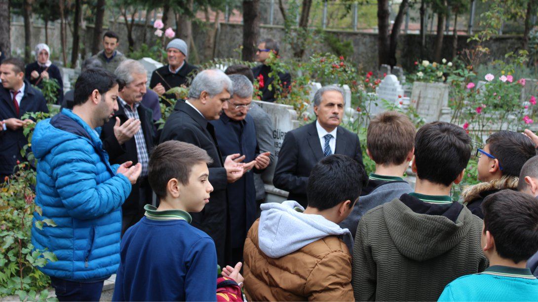 24 Kasım Öğretmenler Günü Haftası kapsamında Merhum Okul Müdürümüz Tahir Kaya´yı Mezarı Başında Andık.