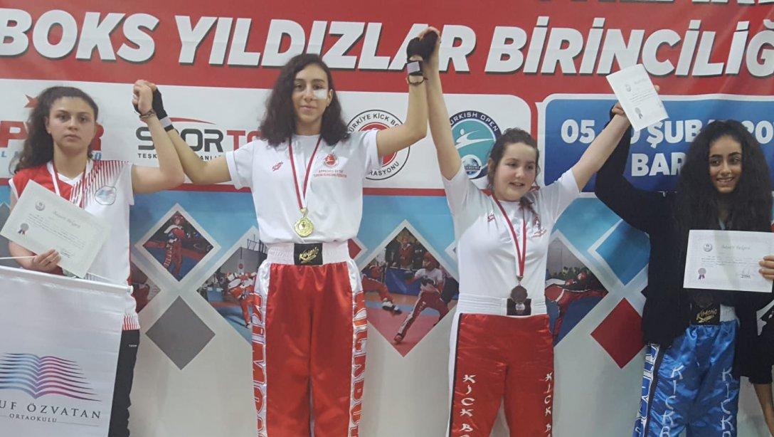 Öğrencimiz Yaren Çınar Türkiye Okul Sporları Kick Boks Yıldızlar müsabakalarında Türkiye Birincisi