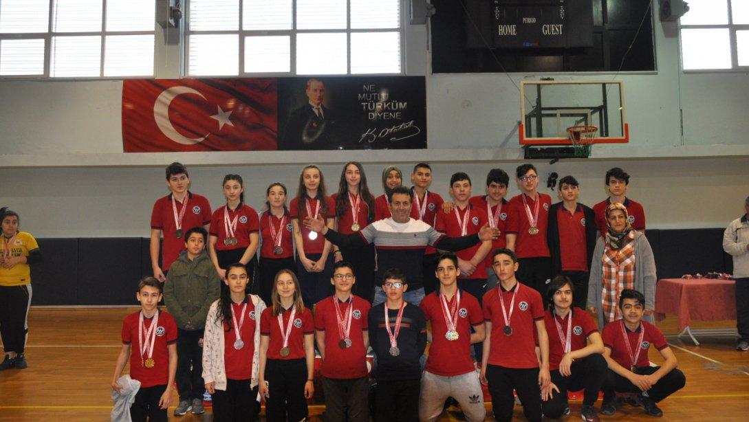 İlçemiz Mehmet Akif Ersoy Ortaokulu Öğrencilerinden Bilek Güreşinde Büyük Başarı