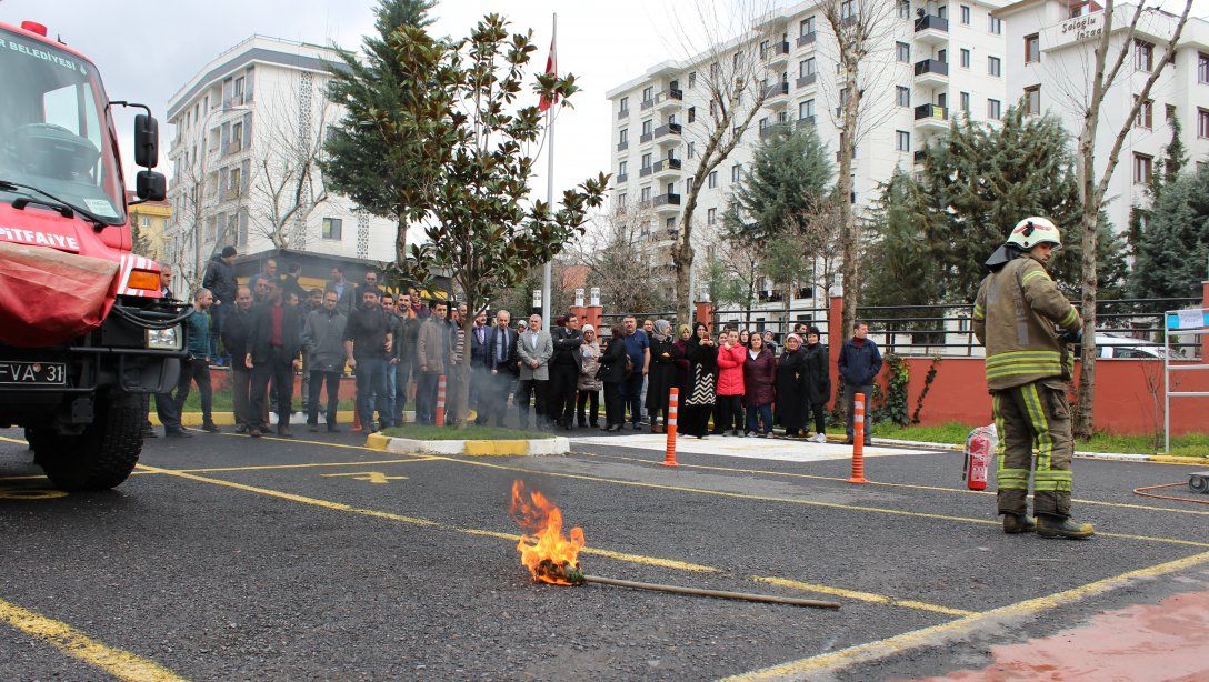 Pendik İlçe Milli Eğitim Müdürlüğümüzde Çalışan Personelimize Yangın Tatbikatı Yapıldı.