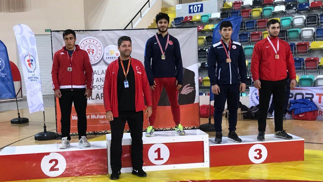 Öğrencimiz Ömer Ağtaş Anadolu Yıldızlar Ligi Güreş Grup Müsabakalarını Kazanarak Türkiye Şampiyonasına Gitmeye Hak Kazandı.