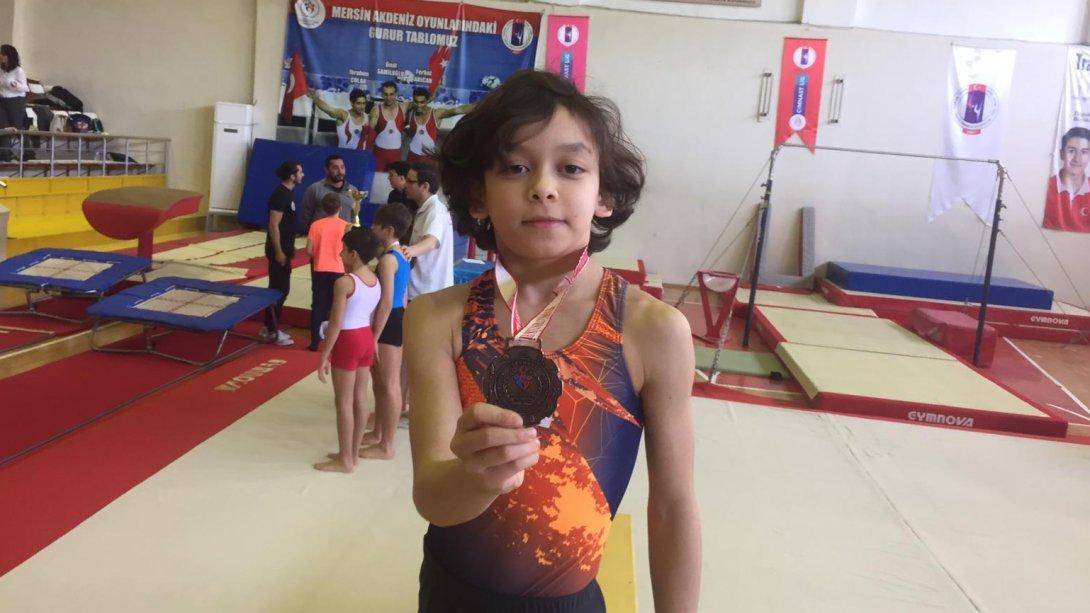 Öğrencimiz Ali Selim İlhan İstanbul Okullar arası Cimnastik Erkekler A kategorisi Yarışmalarında İstanbul Üçüncüsü