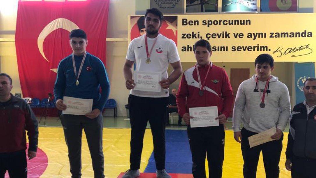 Öğrencimiz Talip Çiftçi Türkiye Okul Sporları Güreş Gençler(B) Grekoromen müsabakalarında Türkiye Şampiyonu