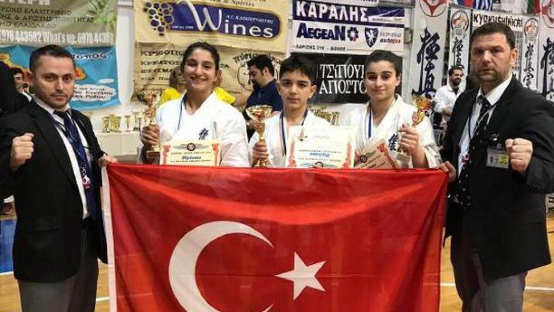 Milli Öğrencilerimiz Eren Nizamoğlu ve Feyzanur Utlu 7.Balkan Kyokushin Karate Şampiyonasında Balkan Şampiyonu Oldu.