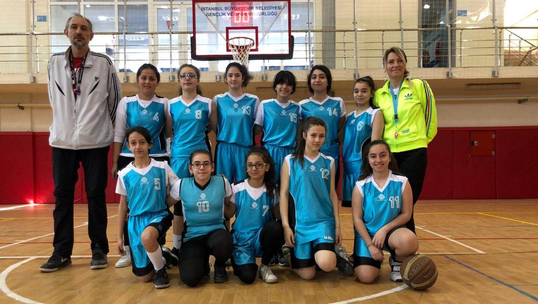 İlçemiz Ortaokullar Arası Düzenlenen Yıldız Kızlar Basketbol Turnuvasında Atatürk Ortaokulu Pendik Birincisi Oldu.