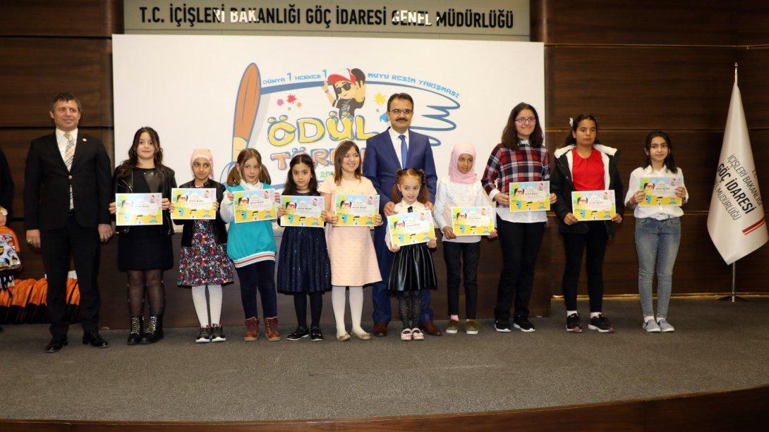 Öğrencimiz Naz Peri İrem Kurt Dünya 1 Herkes 1 konulu 4. MUYU Resim Yarışmasında Türkiye Birincisi