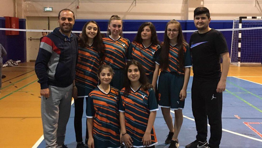 İlçemiz Ortaokullar Arası Düzenlenen Yıldız Kızlar Badminton Turnuvasında Fethi Gemuhluoğlu Ortaokulu Pendik Birincisi Oldu. 