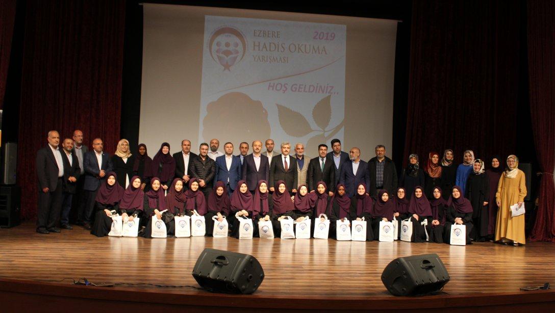Pendik Uluslararası Kız Anadolu İmam Hatip Lisesi Ezbere Hadis Okuma Yarışması Final Programı Gerçekleşti.