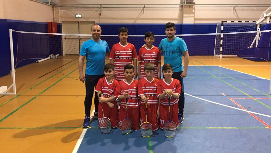 İlçemiz Ortaokullar Arası Düzenlenen Küçük Erkekler Badminton Turnuvasında Fethi Gemuhluoğlu Ortaokulu Pendik Birincisi Oldu. 