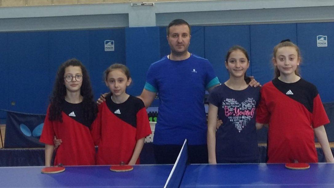 İlçemiz Ortaokullar Arası Düzenlenen Küçük Kızlar Masa Tenisi Turnuvasında Fatma Gözen Eralp Ortaokulu Pendik Birincisi Oldu. 