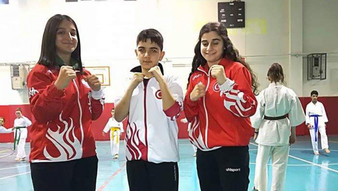 Milli Öğrencilerimiz Feyzanur Utlu ve Eren Nizamoğlu'na 33 Kyokushin Karate Avrupa Şampiyonasında Başarılar Dileriz.