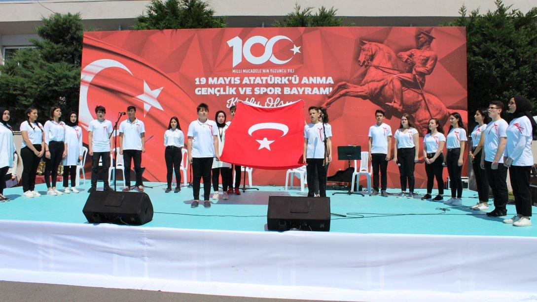 19 Mayıs Atatürk'ü Anma, Gençlik ve Spor Bayramı Kutlama Programı Kurtköy Spor Salonu Bahçesinde Gerçekleşti.
