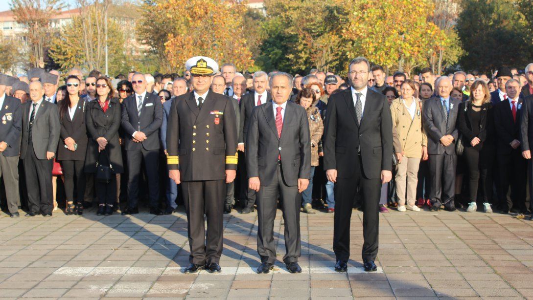 10 Kasım Atatürk´ü Anma Günü Çelenk Sunma Programı Pendik Sahil Atatürk Anıtı´nda Gerçekleştirildi.