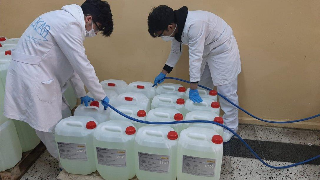 Pendik Mesleki ve Teknik Anadolu Lisesi Kimya Teknolojileri Alanı'nda üretilen solüsyon, ilçemizdeki okulların temizlenmesinde kullanılıyor.